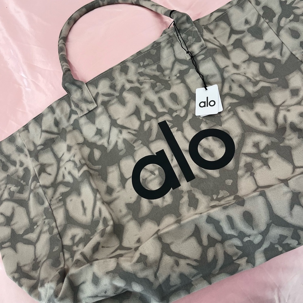 - - Alo Tie- Dye shopper bag